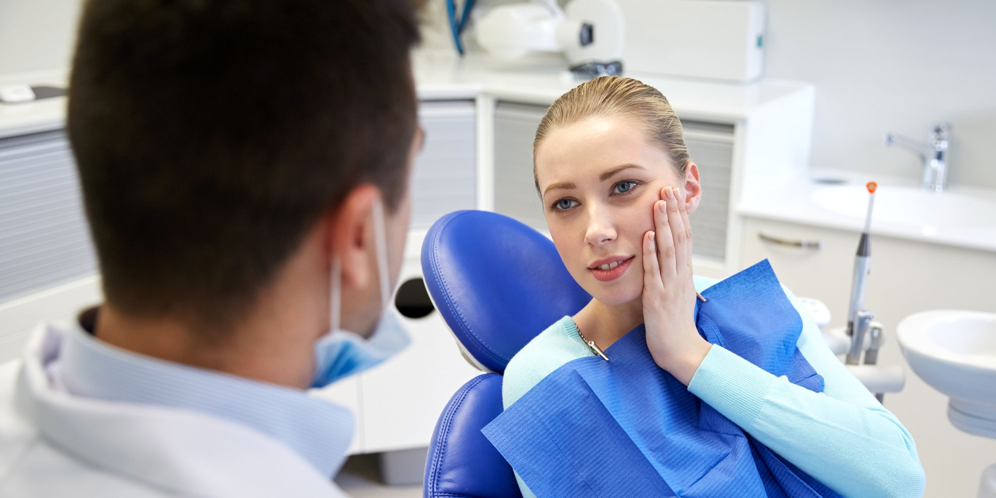 person with dental emergency
